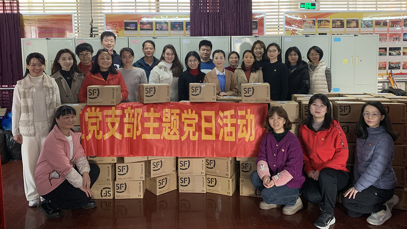 自愿服务暖人心，雷锋心灵永传秤转—记第八党支部自愿服务主题党日活动