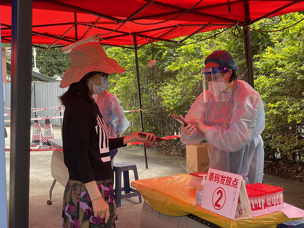 向着成功的曙光，他们是药厂社区的“追光者”