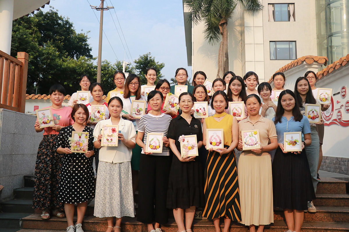 定格俏丽，永生花DIY ——总厂工会进杏装喜迎二十大 花漾向将来” 手工系列活动（二）